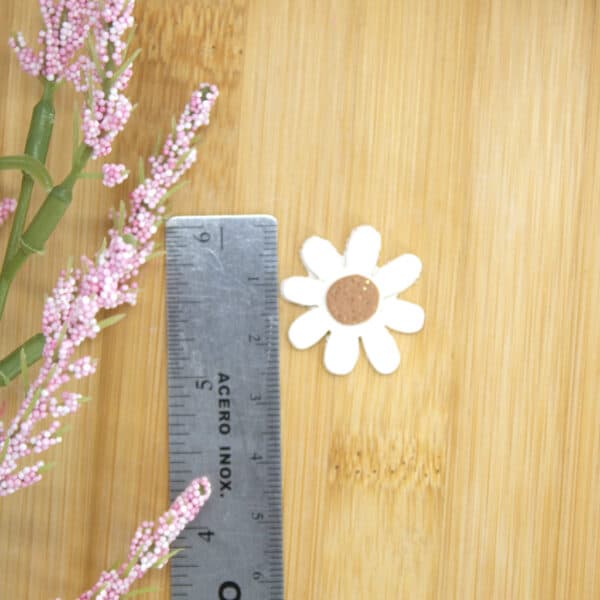 Delicate daisy-shaped polymer clay cutter ideal for crafting beautiful, floral-inspired earrings