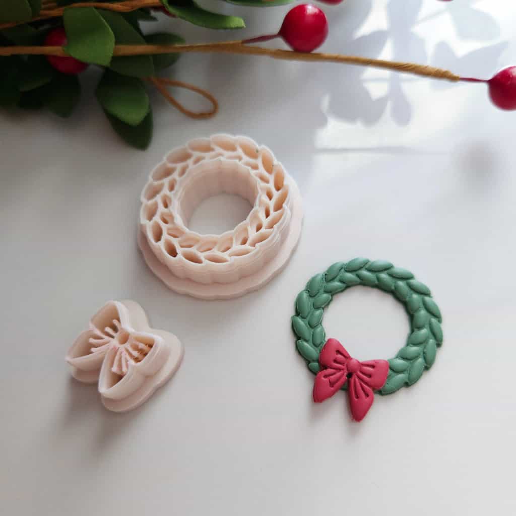 Create your own festive earrings with this wreath and ribbon polymer clay cutter set, specially designed for Christmas-themed crafts